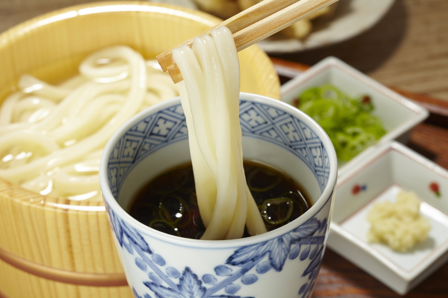 【飲食店用】　麦屋のぶっかけ、釜揚げ、ざるうどんつゆ（6倍濃縮）2リットル【常温】【送料別】【業務用】